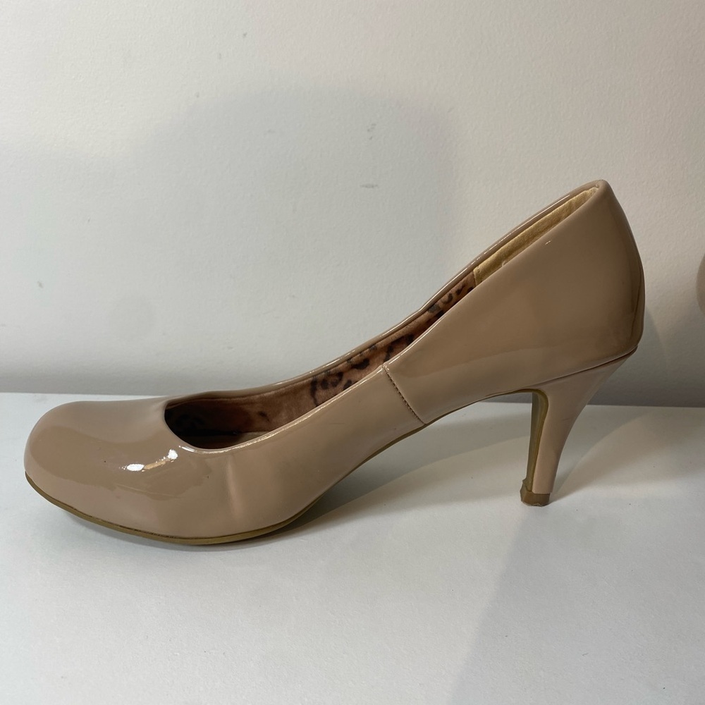 CL Laundry Chinese‎ Laundry Tan Closed Toe Stiletto Heels Size 8 Career Work